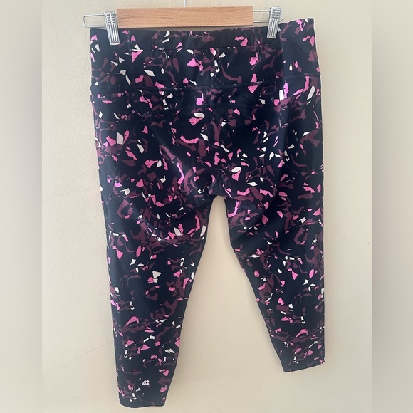 SWEATY BETTY Black & Pink Petal Camo Print POWER WORKOUT 7/8 LEGGINGS S 4/6 - Picture 3 of 5